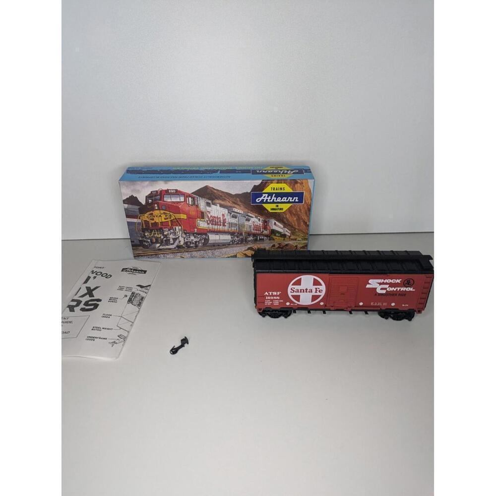 HO Athearn Santa Fe ATSF 16988 40' Shock Control Box Car w/ Kadees Metal Wheels